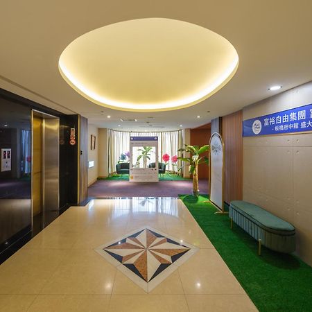 Rich & Free Hotel - Fuzhong 富逸旅趣-板橋府中館 Taipé Exterior foto