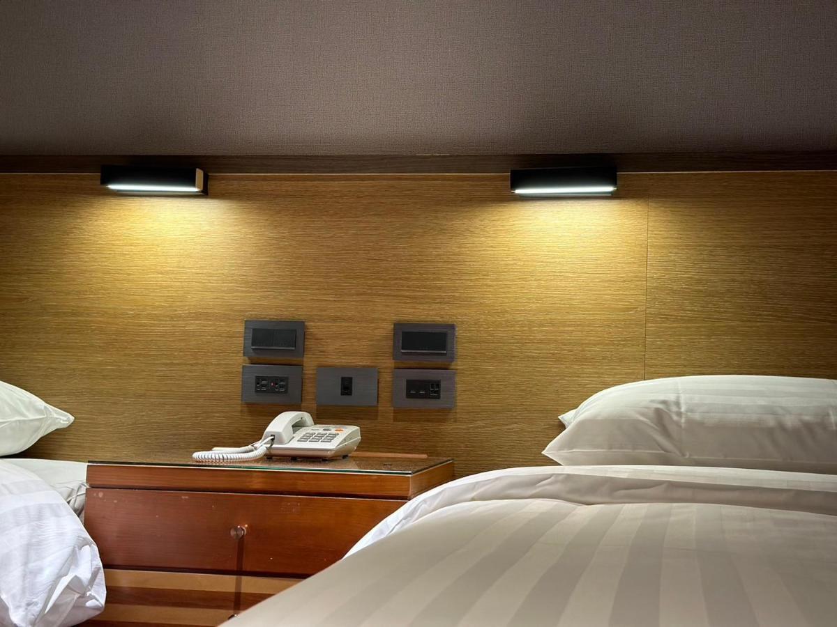 Rich & Free Hotel - Fuzhong 富逸旅趣-板橋府中館 Taipé Exterior foto