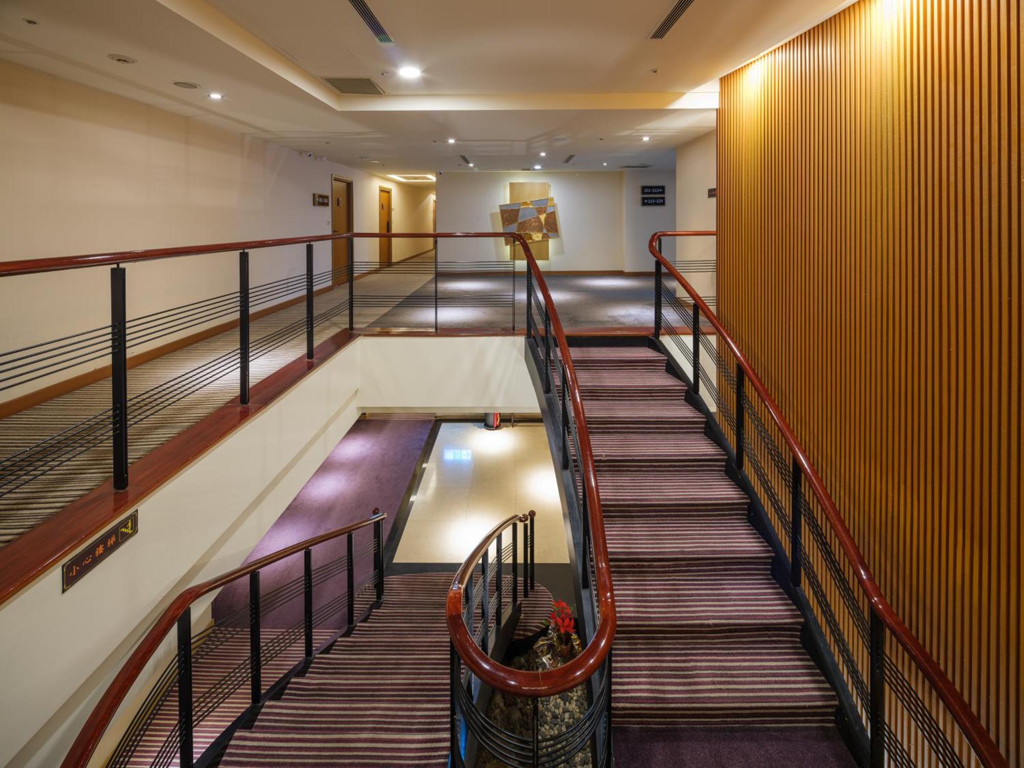Rich & Free Hotel - Fuzhong 富逸旅趣-板橋府中館 Taipé Exterior foto
