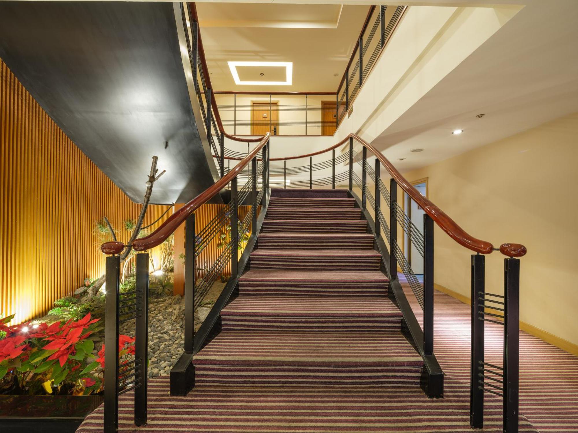 Rich & Free Hotel - Fuzhong 富逸旅趣-板橋府中館 Taipé Exterior foto