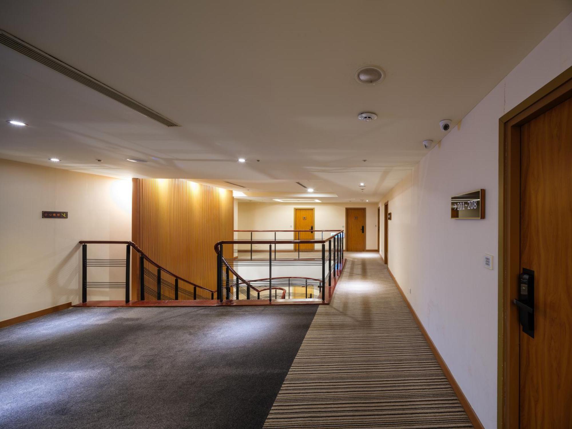 Rich & Free Hotel - Fuzhong 富逸旅趣-板橋府中館 Taipé Exterior foto