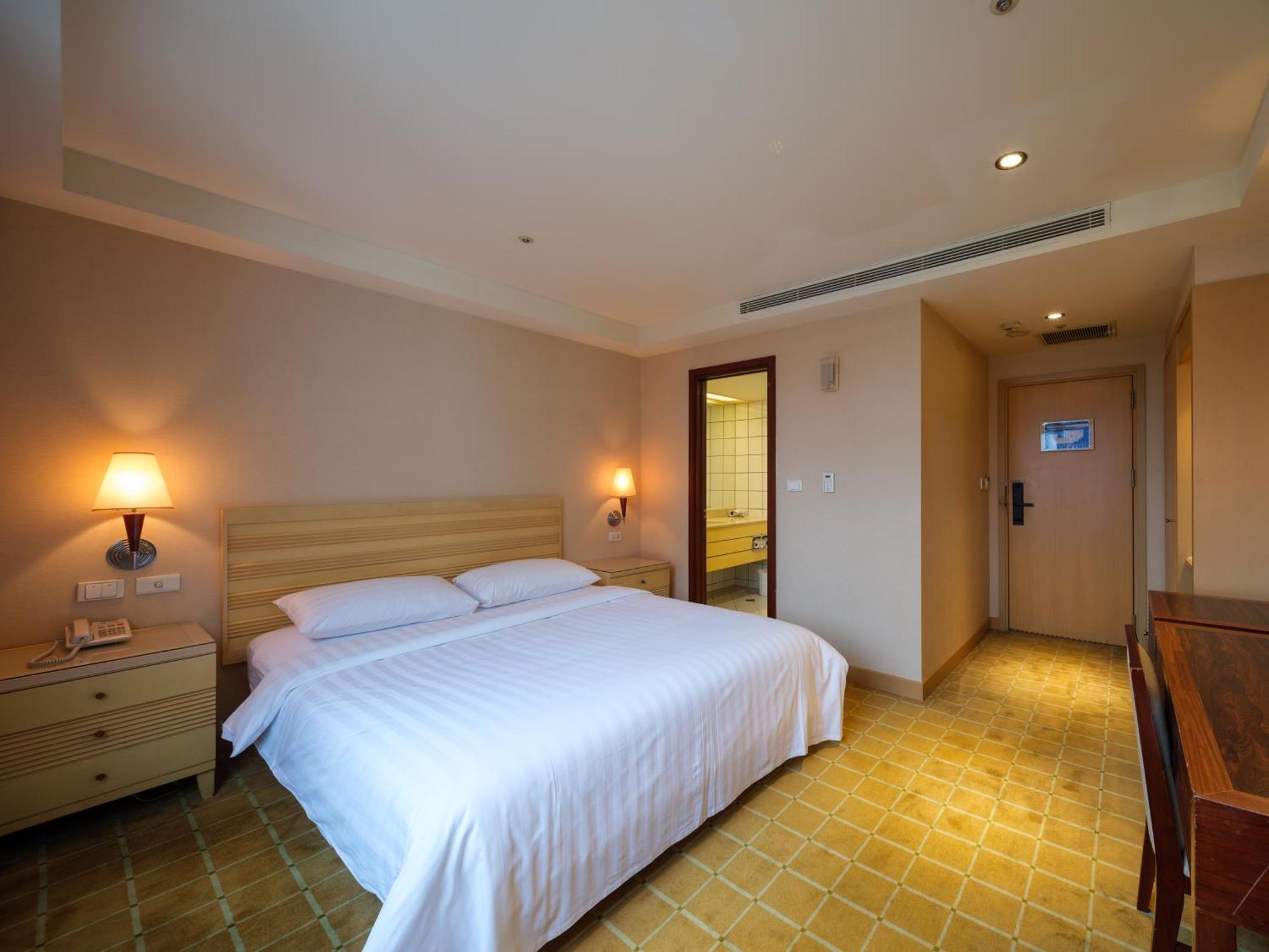 Rich & Free Hotel - Fuzhong 富逸旅趣-板橋府中館 Taipé Exterior foto