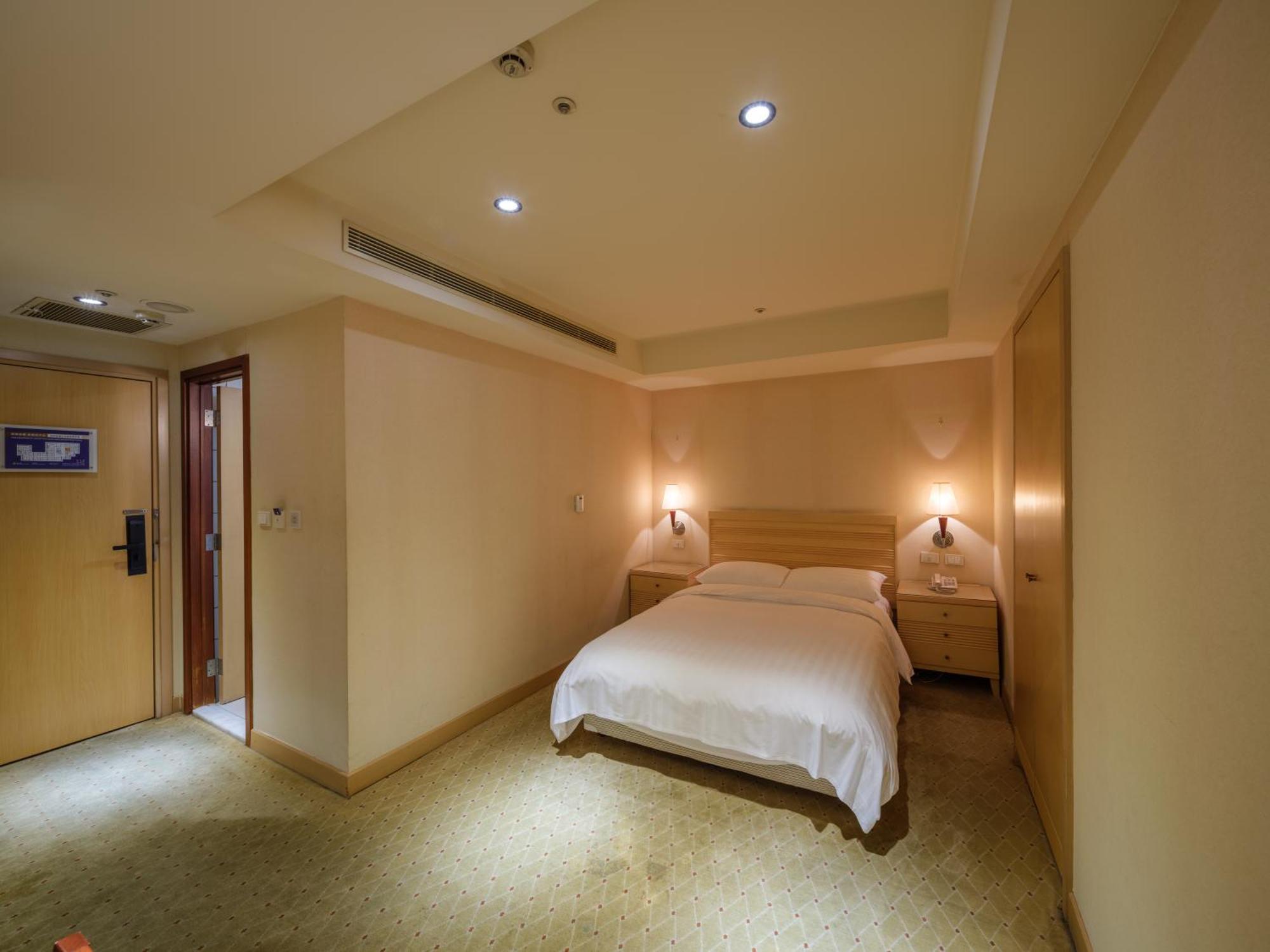 Rich & Free Hotel - Fuzhong 富逸旅趣-板橋府中館 Taipé Exterior foto