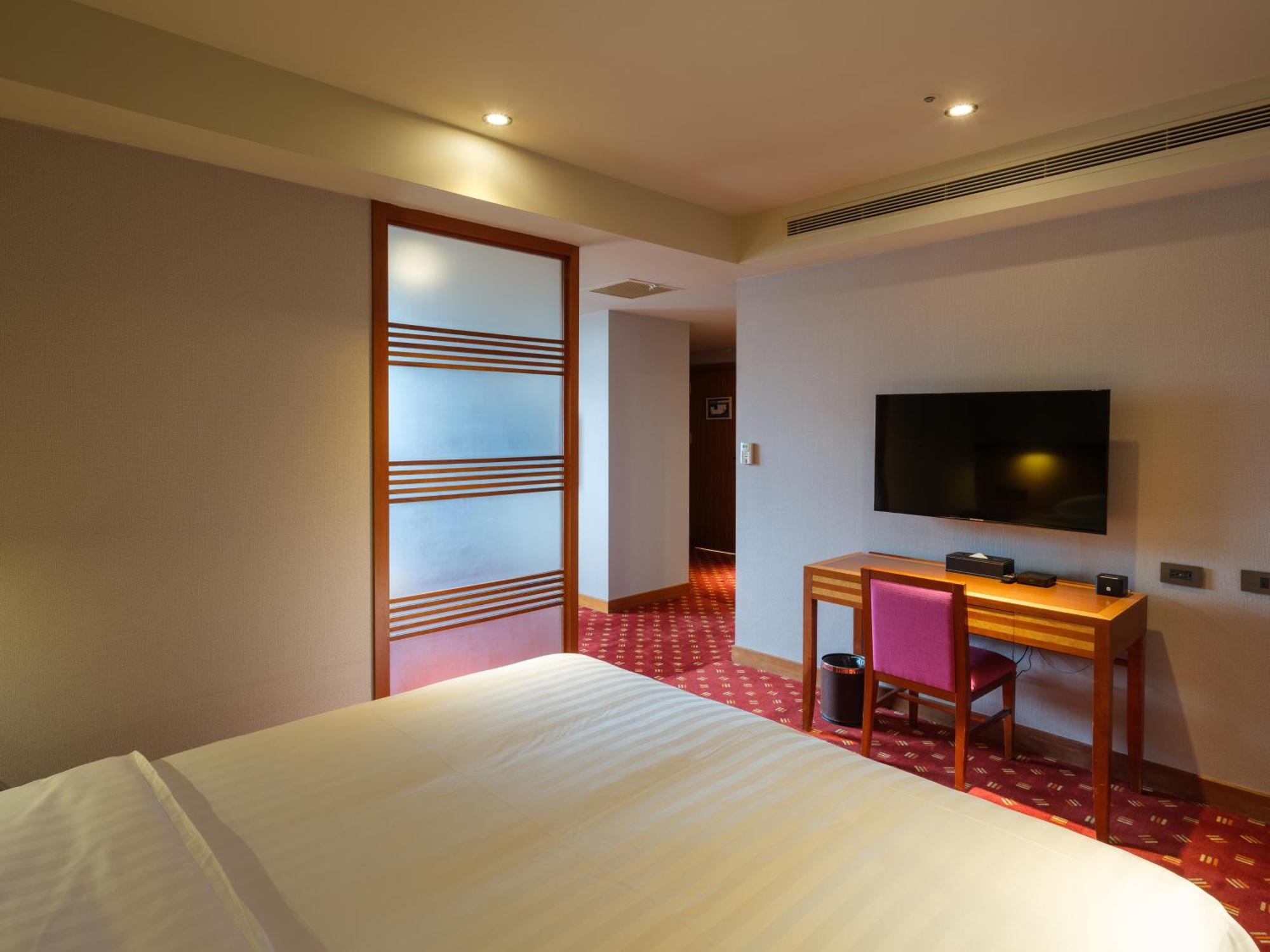 Rich & Free Hotel - Fuzhong 富逸旅趣-板橋府中館 Taipé Exterior foto