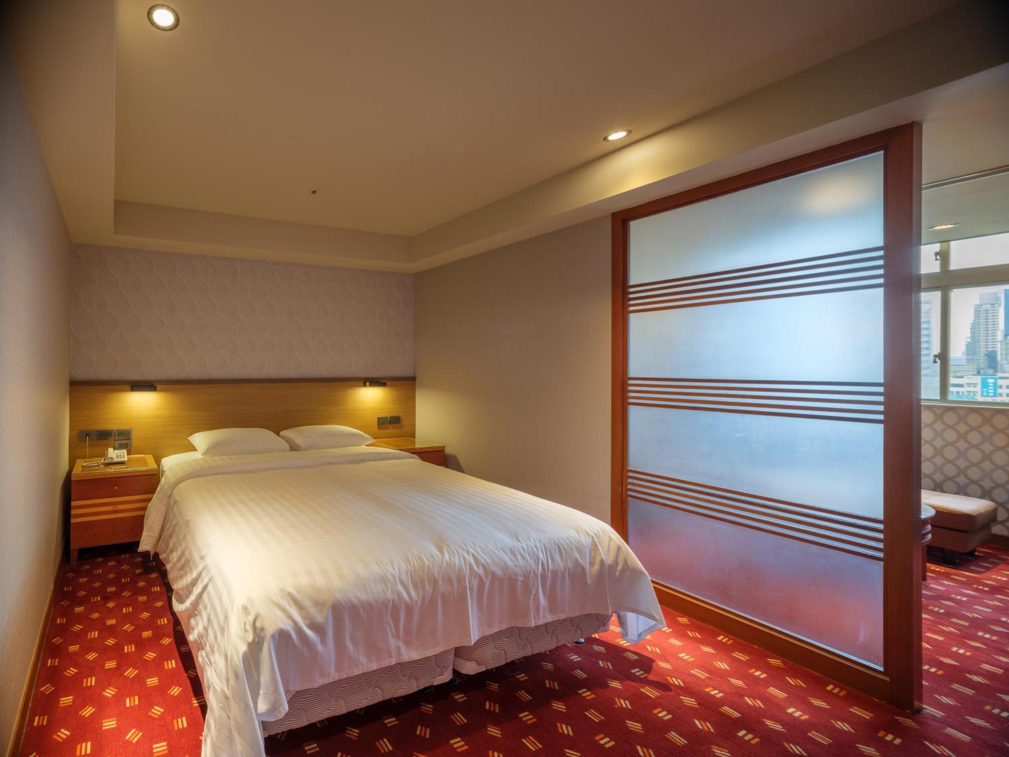Rich & Free Hotel - Fuzhong 富逸旅趣-板橋府中館 Taipé Exterior foto