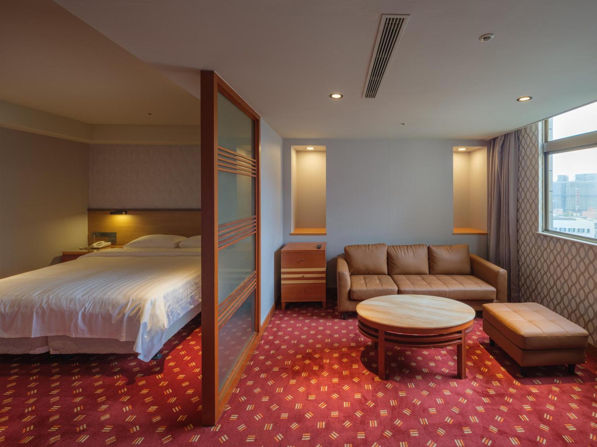 Rich & Free Hotel - Fuzhong 富逸旅趣-板橋府中館 Taipé Exterior foto